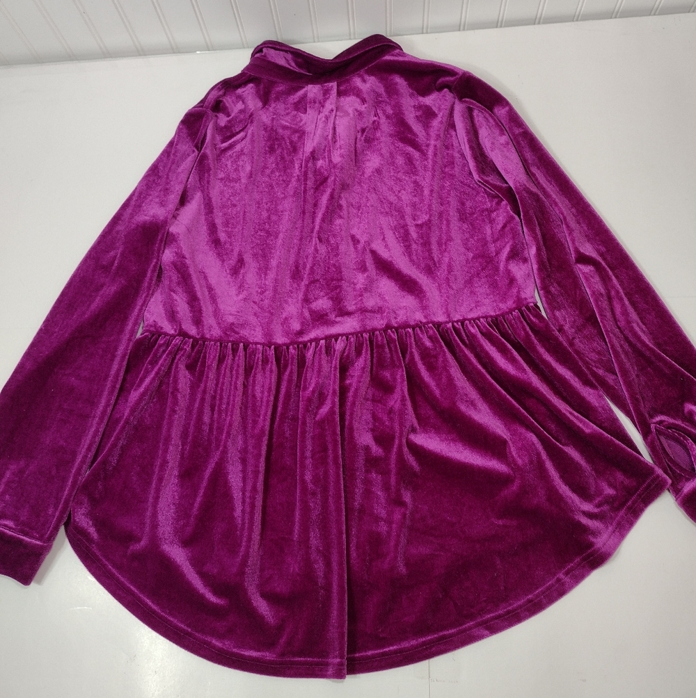 Jodifl Women's Velvet Button-Front Peplum Top - Magenta Size (M) - Picture 7 of 12